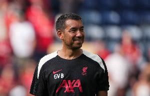 范布隆克霍斯特：利物浦队内赢球渴望无处不在，大家连游戏都想赢