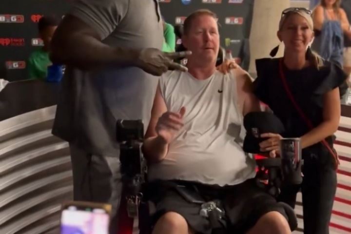 严重车祸导致瘫痪！“大竹竿”布拉德利的一双小腿已截肢