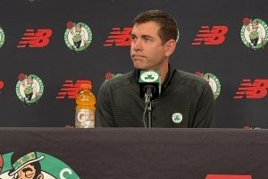 除了塔图姆其他人全体都健康？斯蒂文斯：据我所知 是的