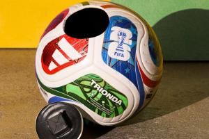 新黑科技！2026世界杯用球采用全新芯片技术，更快识别越位和手球