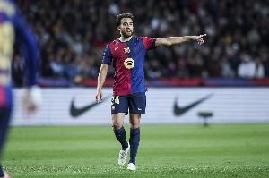 阿斯：本赛季弗里克尝试四对中卫组合，可能考虑以加西亚重建防线