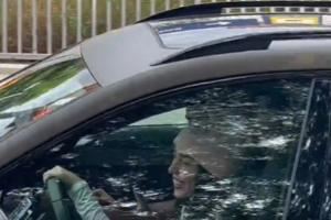 接男友下班🥰亚马尔今日结束训练后，女友开车来体育城接他回家