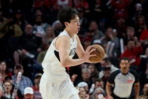 媒体人：杨瀚森首节后2分钟喘不过来了 讲真我觉得应该要减重