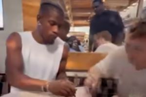 大快朵颐！勇士队聚餐吃烤肉 追梦&巴特勒&小佩顿在列