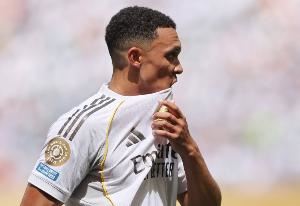 记者：阿诺德、门迪有望加入对阵尤文名单，赫伊森等人继续缺席