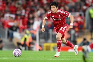 记者：麦卡利斯特参加利物浦今日训练，远藤航遭遇腿筋问题