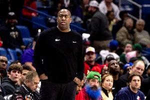 迈克-布朗谈首发阵容：这套阵容都有射程 防守也很灵活能互相换防