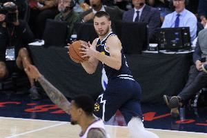 穿心利刃！布劳恩10中6&罚球8中8贡献20分 正负值+23