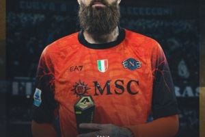 成功扑点，官方：那不勒斯门将瓦尼亚当选战平科莫全场最佳