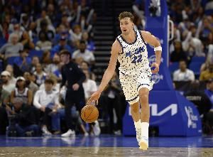 表现全面！小瓦格纳半场10中5砍最高15分外加4板3助 罚球4中4